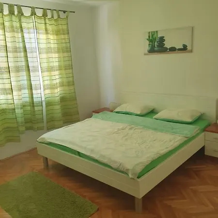 Apartament Mare *